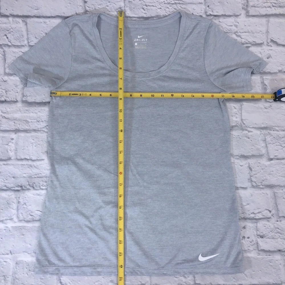 Nike Shorts and T-shirt set. Light Gray & Navy Blue. Size Small